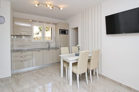 Apartments Čubranić Nada - Unit 202859-5