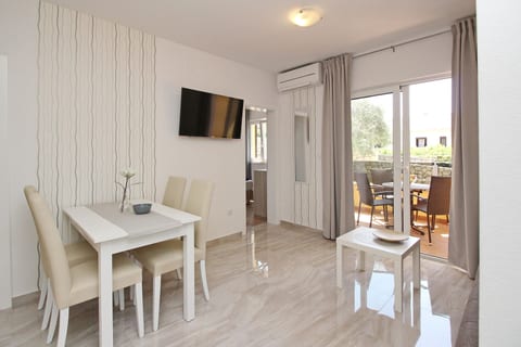Apartments Čubranić Nada - Unit 202859-5