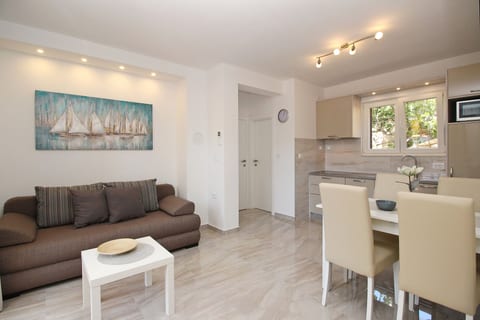 Apartments Čubranić Nada - Unit 202859-5