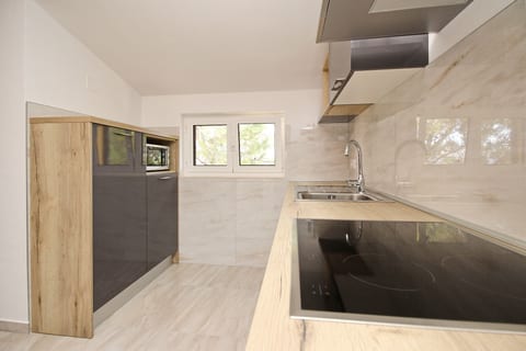 Apartments Čubranić Nada - Unit 202874-5