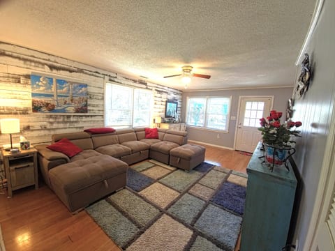 PET FRIENDLY - MINUTES TO PARRIS ISLAND - BEACHES