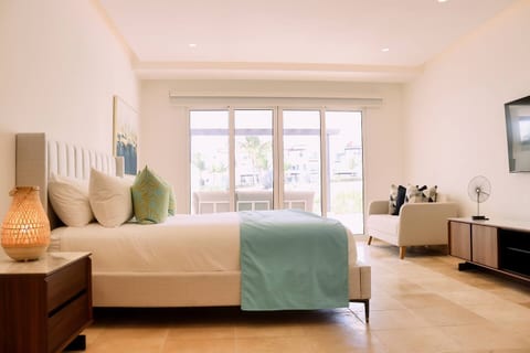 Cozy Ocean front apartment w/Private Beach Access!