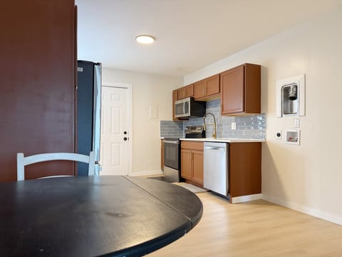Fairlawn Retreat | 2BR/1BA Newly remodeled Apt