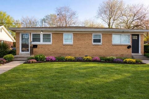 Fairlawn Retreat | 2BR/1BA Newly remodeled Apt