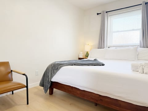 Fairlawn Retreat | 2BR/1BA Newly remodeled Apt
