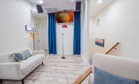 Steps2Beach | 6BR for 19 w Views, Games & Karaoke!