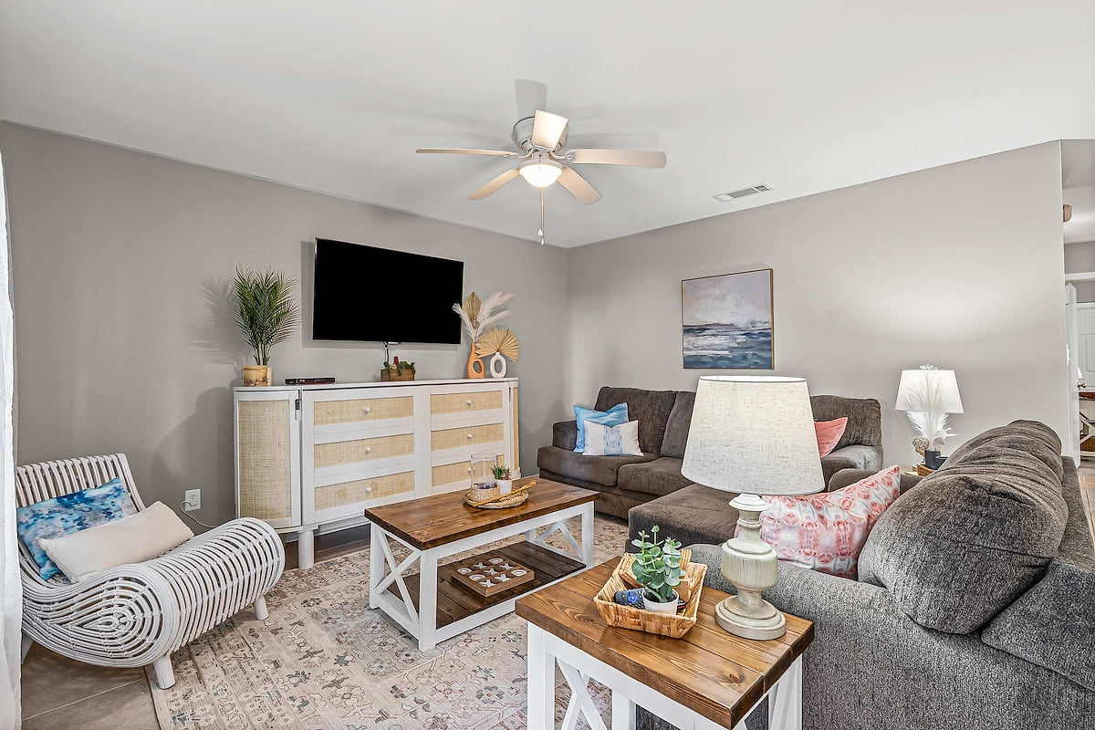 Palm & Pearl image 1