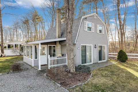 Sleeps 10, 1.1 mi. to Beach, Fully Renovated 2025