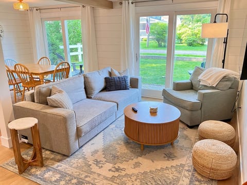 Sleeps 10, 1.1 mi. to Beach, Fully Renovated 2025
