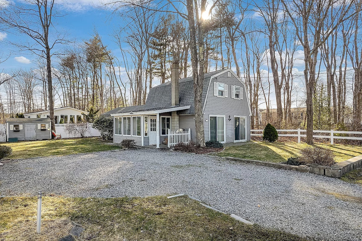 Sleeps 10, 1.1 mi. to Beach, Fully Renovated 2025 image 1