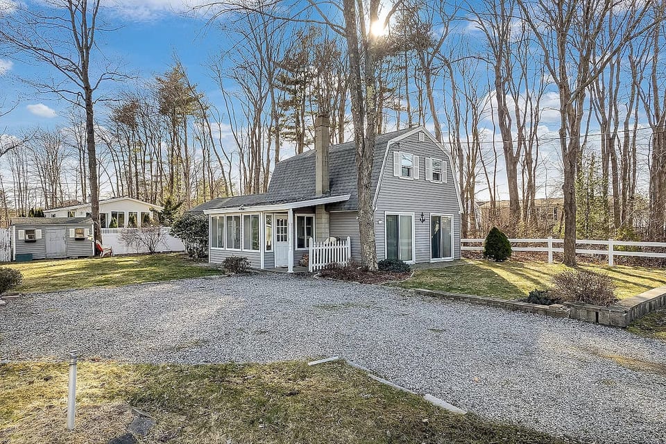 Sleeps 10, 1.1 mi. to Beach, Fully Renovated 2025 image 1