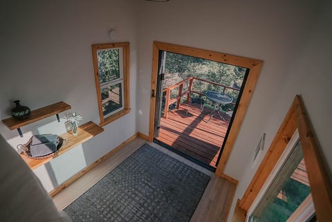 The Ridge-Top Tiny Home: Off-Grid Escape with Pacific Views