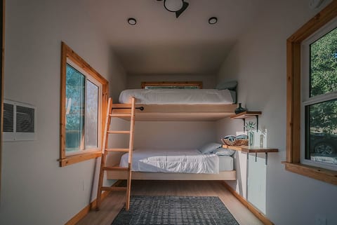 The Ridge-Top Tiny Home: Off-Grid Escape with Pacific Views
