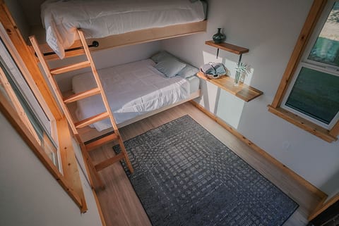 The Ridge-Top Tiny Home: Off-Grid Escape with Pacific Views