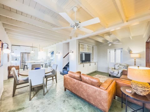 Moko Vista - Hilltop Ocean View Villa