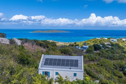 Moko Vista - Hilltop Ocean View Villa