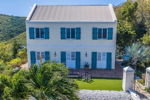 Moko Vista - Hilltop Ocean View Villa