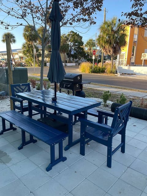 Mermaid Shores | Walk to Dock Street
