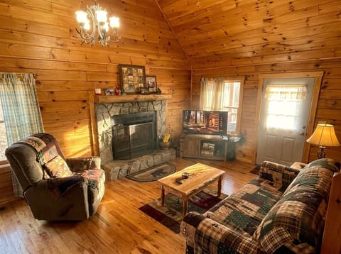 Private Log Cabin & Hot Tub | Helen GA IAlpenhaus image 3