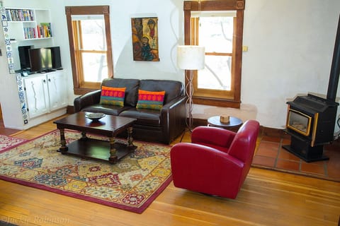 Casa La Huerta - The Orchard House - Historic Adobe Home