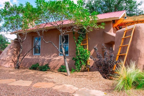 Casa La Huerta - The Orchard House - Historic Adobe Home