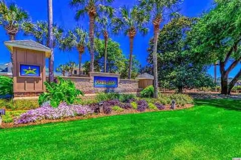 Cozy 2bd/2br home close to beach at Ocean Lakes image 3