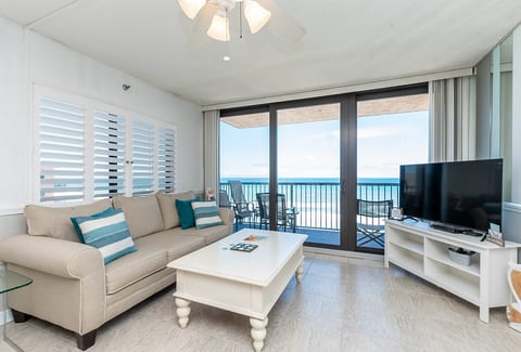 Living Room: Couch (pull out bed), Recliner, Smart TV, Amazing Views!