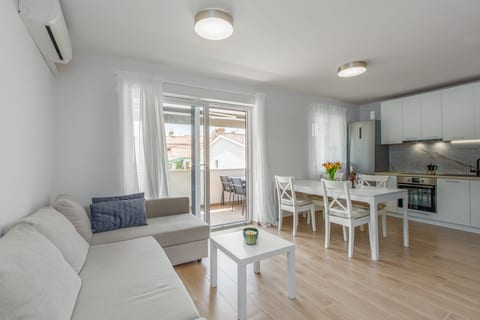 Apartment Luka Premium - Unit 371245-13