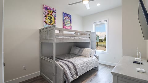 Spacious Bunk with Twin Bottom