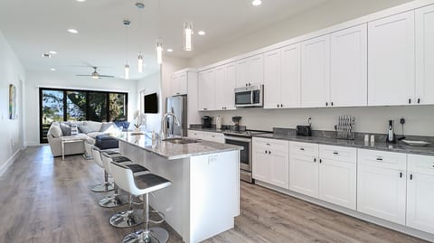 Fully Equipped Kitchen Full of Natural Light with Easy Beach Access