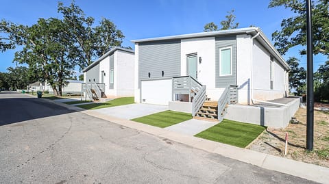 Casa Vista Mare B (136 Markham Dr)