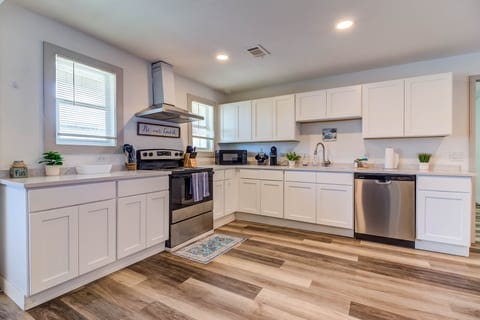 Open and inviting kitchen w/ stainless steel appliances