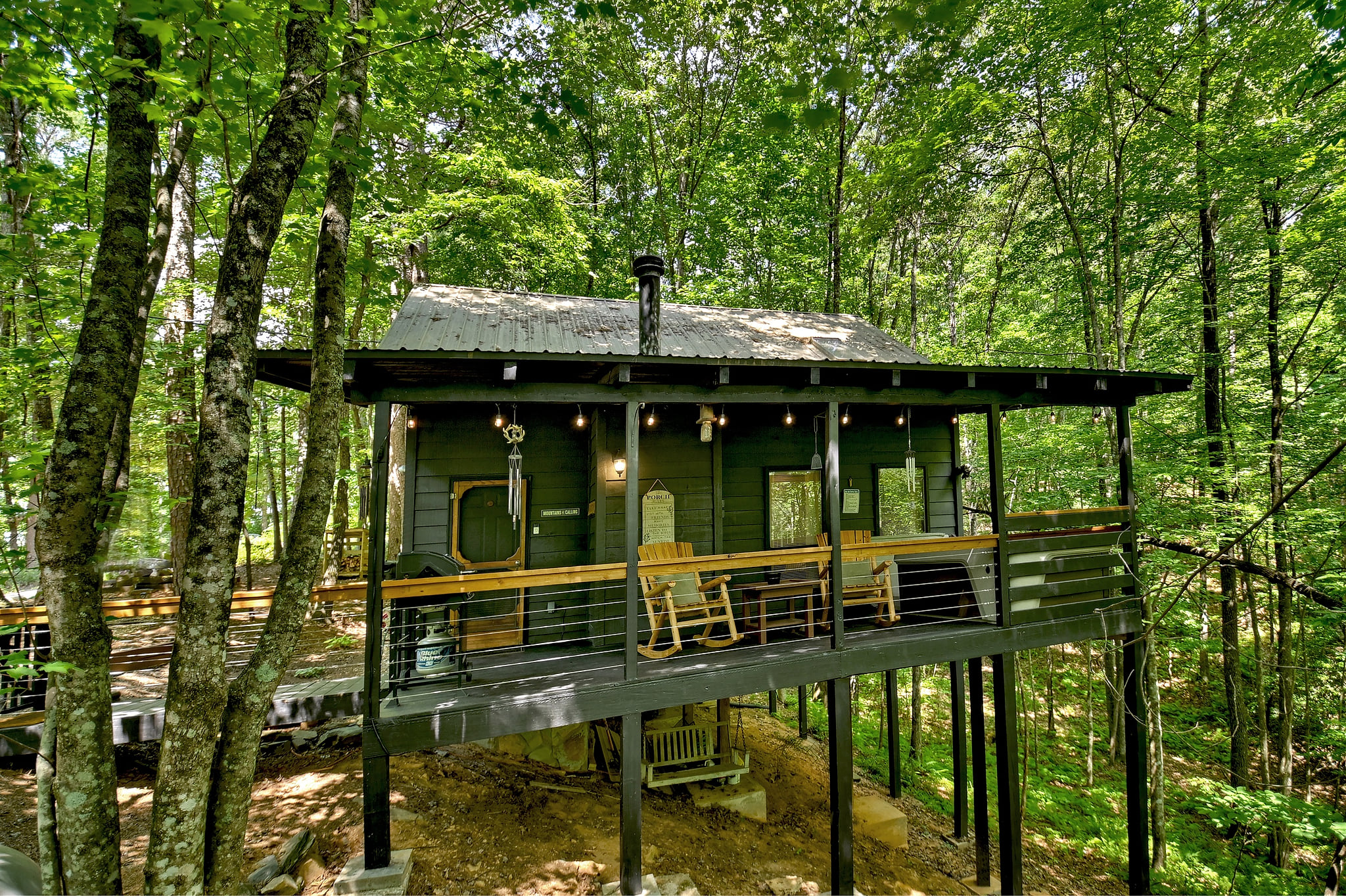 Front view of Etonah Cabin