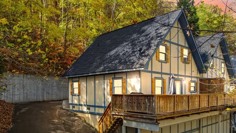 The Alpine Bungalow, Downtown Helen, GA