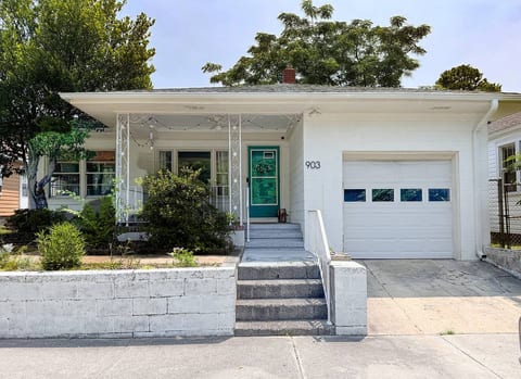 Hot Tub Hideaway Near Downtown & Riverwalk