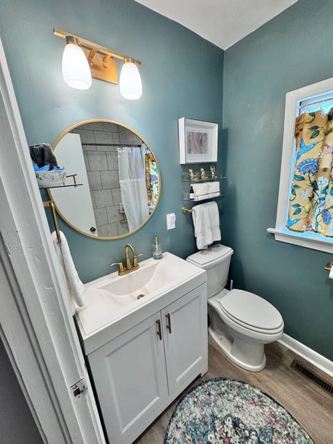 Hot Tub Hideaway Near Downtown & Riverwalk