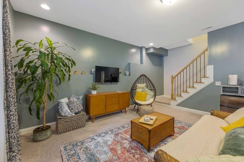 Poolside boho chic studio - dog friendly!