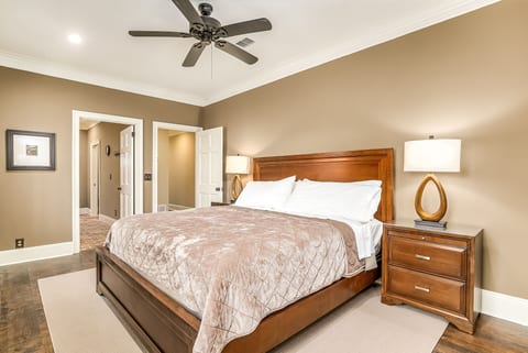 Downtown Pensacola Pet Friendly 2BR/6 Guests