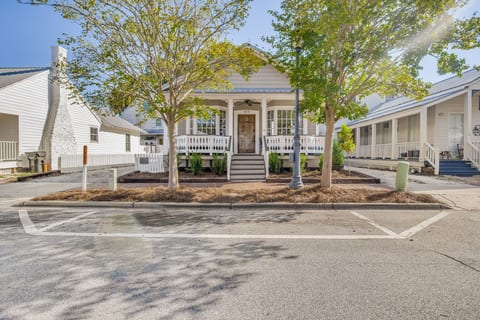 Downtown Pensacola Pet Friendly 2BR/6 Guests