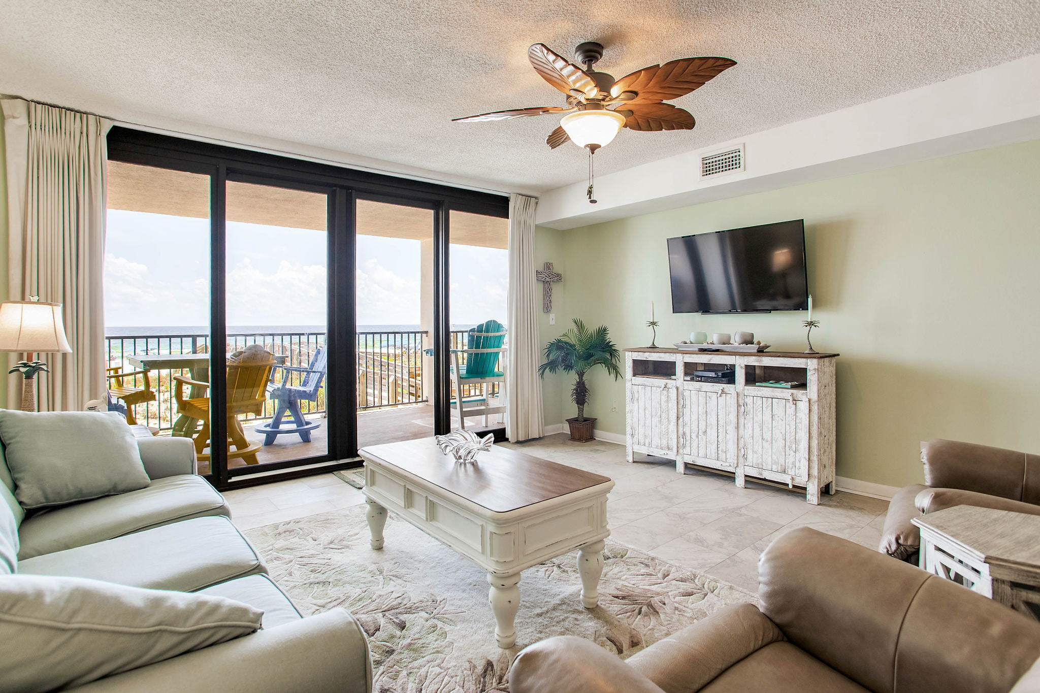 Beachfront • Sleeps 7 • Pool • Family Friendly
