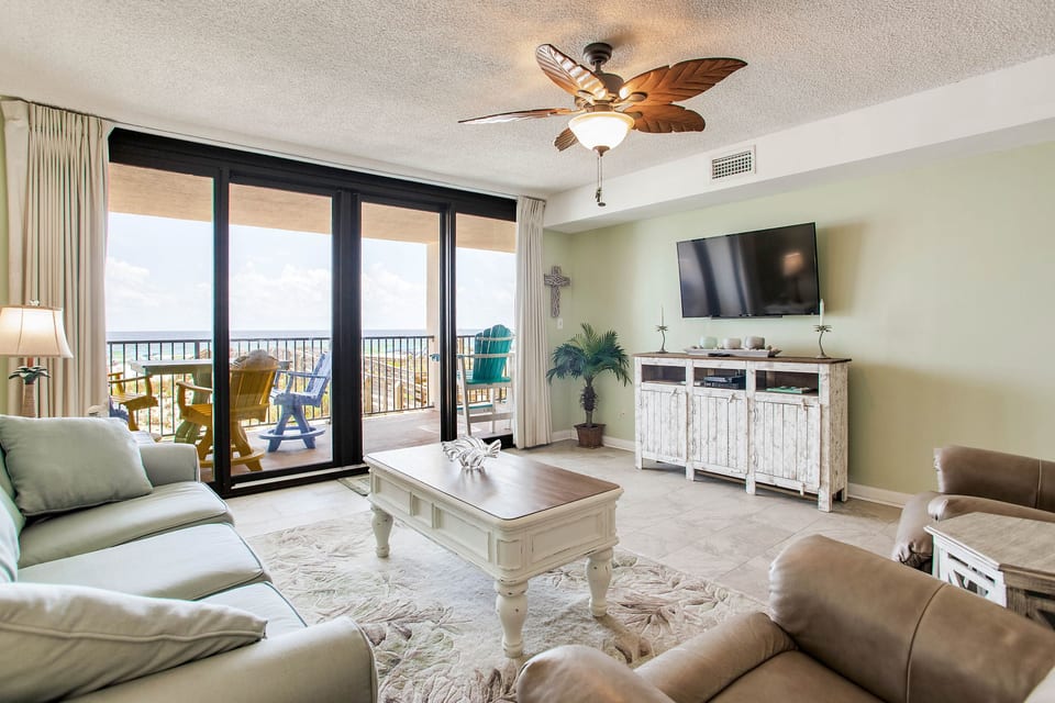 Beachfront • Sleeps 7 • Pool • Family Friendly - Orange Beach
