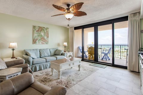 Beachfront • Sleeps 7 • Pool • Family Friendly