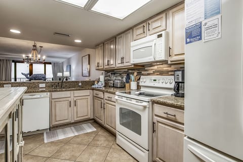 Orange Beach Beachfront Condo 2 Bedroom Sleeps 8 WD 110SW