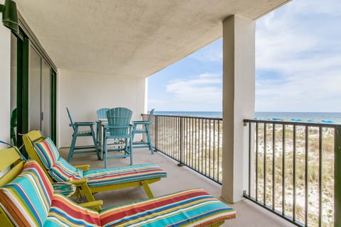 Balcony with outdoor seating