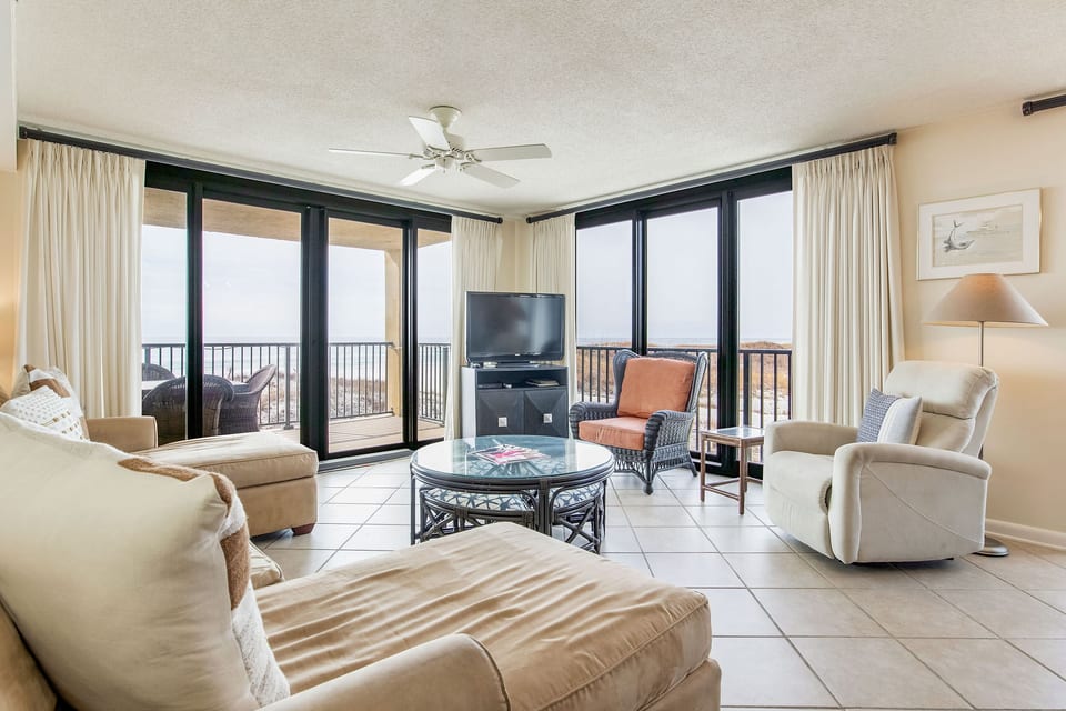 Orange Beach Beachfront Condo 3 Bedroom Sleeps 8 WD112 SW! - Orange Beach