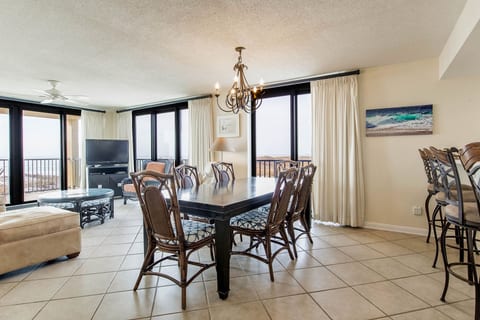 Orange Beach Beachfront Condo 3 Bedroom Sleeps 8 WD112 SW!