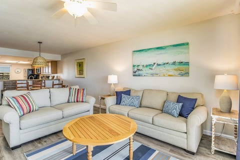 Orange Beach Beachfront Condo 2 Bedroom Sleeps 7 WD505SE