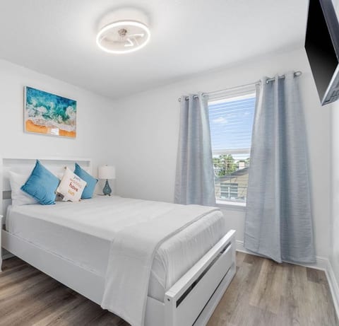 Enjoy Queen bed, 2 night stands w/drawers, 2 touch lamps with USB ports, room darkening shades, 42" TV, ceiling light&fan, white noise machine/lamp/alarm/speaker, 2 suitcase stands. Mattress: Therapedic Hampton Park Queen Mattress