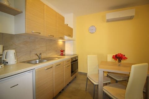 House Castello s velikom okućnicom - Unit 370704-13