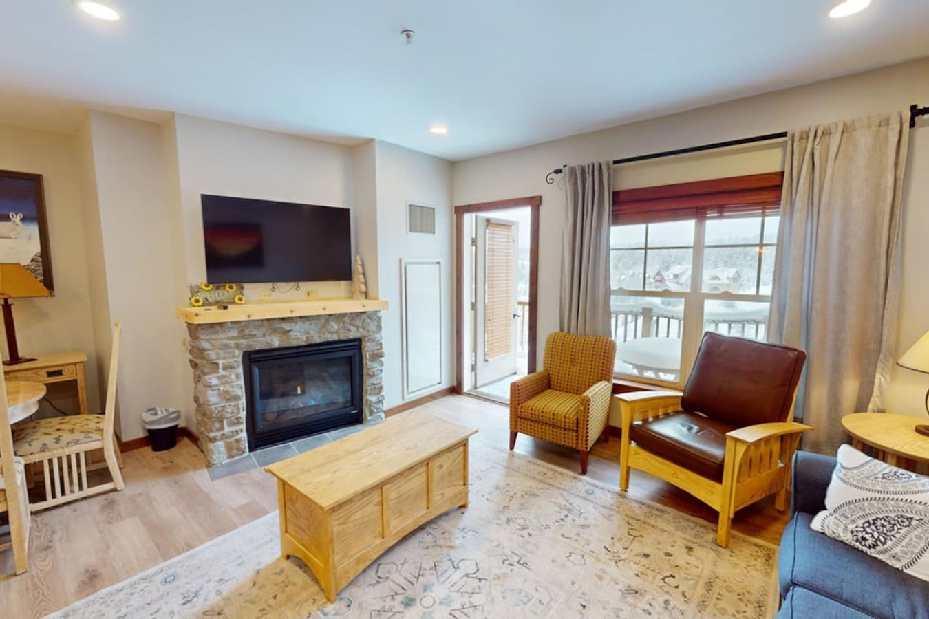 Soaring Eagle 307 Modern 2BR/2BA Snowshoe Mountain Getaway